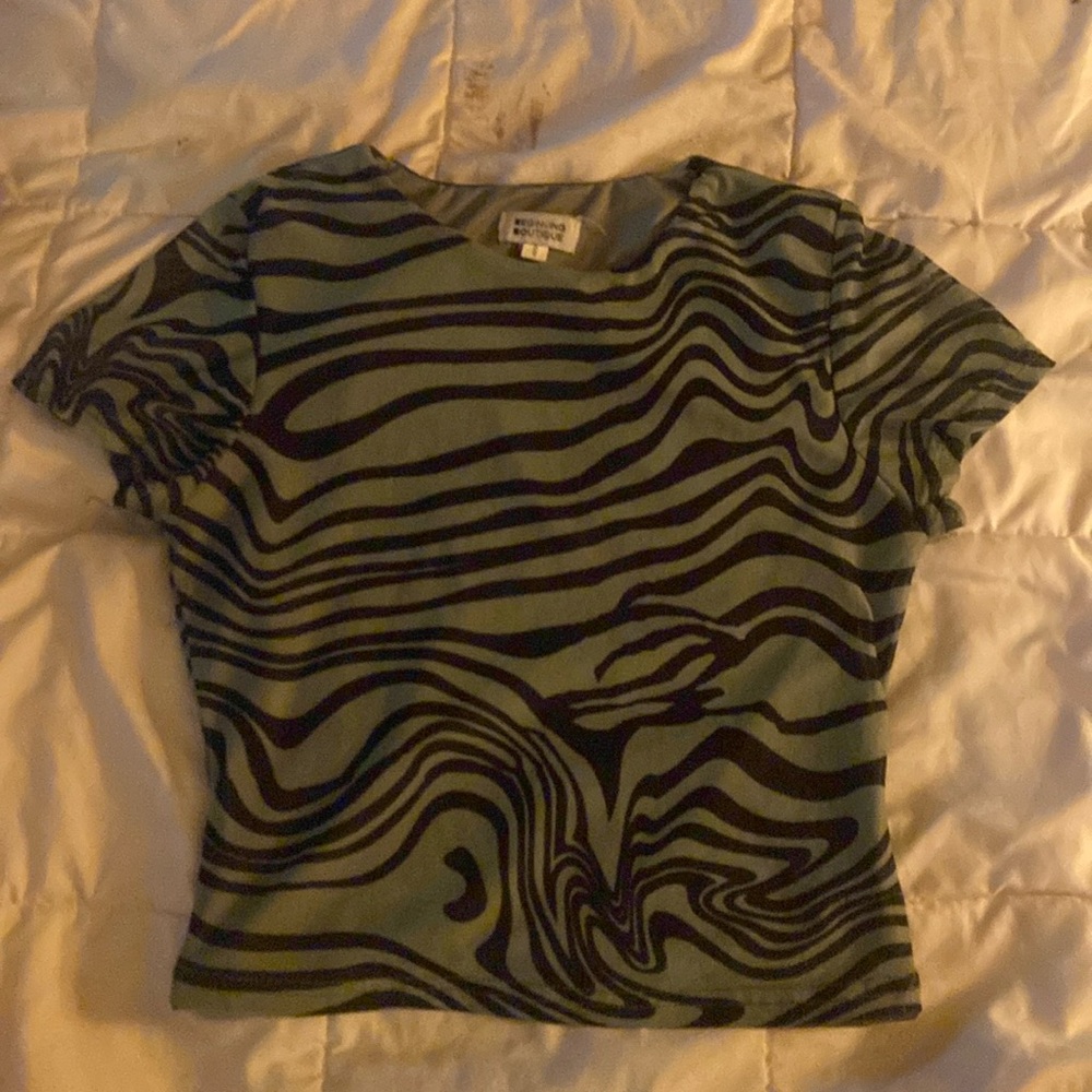 Cute green and black patterned crop top:)